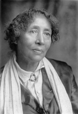 800px Lucy Parsons.1920 314x455